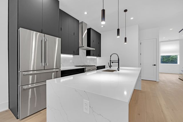 505 W Elm Avenue 7, Chicago, IL 60610