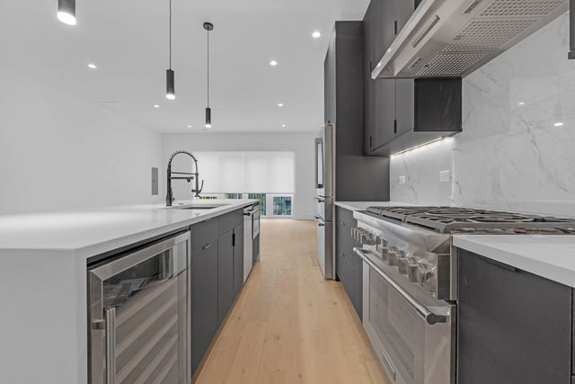 505 W Elm Avenue 7, Chicago, IL 60610