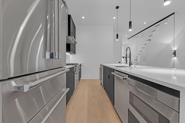 505 W Elm Avenue 7, Chicago, IL 60610