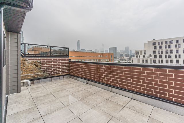 505 W Elm Avenue 7, Chicago, IL 60610