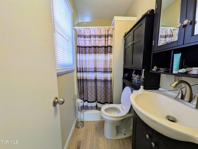 205 Live Oak Drive, Kingsport, TN 37660