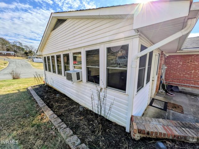 205 Live Oak Drive, Kingsport, TN 37660