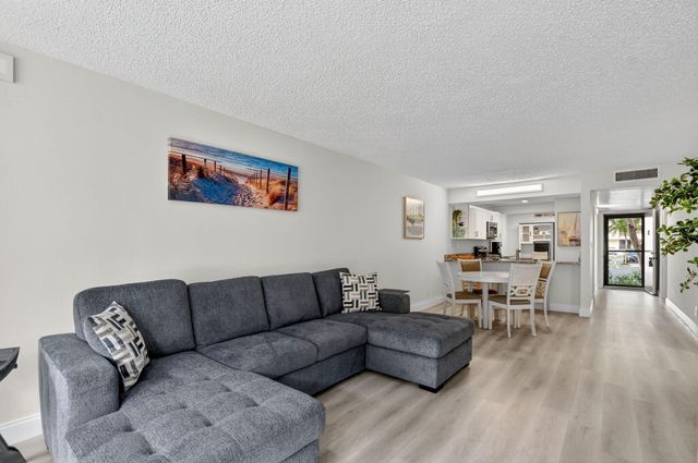 8 Royal Palm Way 107, Boca Raton, FL 33432