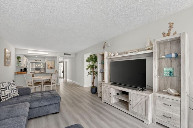 8 Royal Palm Way 107, Boca Raton, FL 33432