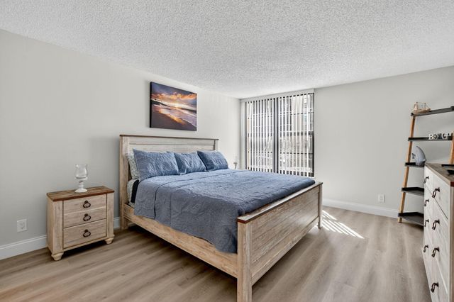 8 Royal Palm Way 107, Boca Raton, FL 33432