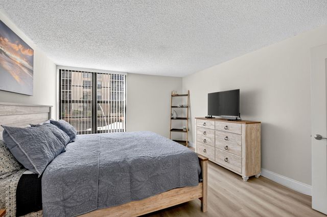 8 Royal Palm Way 107, Boca Raton, FL 33432