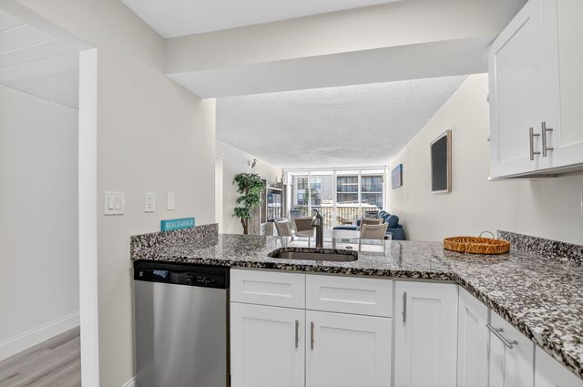 8 Royal Palm Way 107, Boca Raton, FL 33432