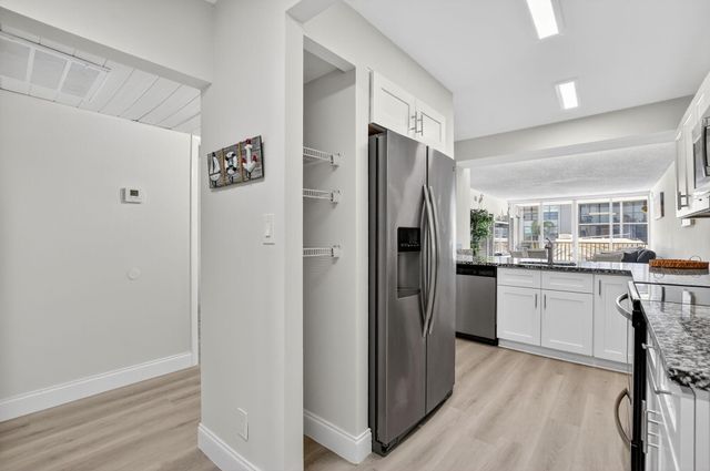 8 Royal Palm Way 107, Boca Raton, FL 33432