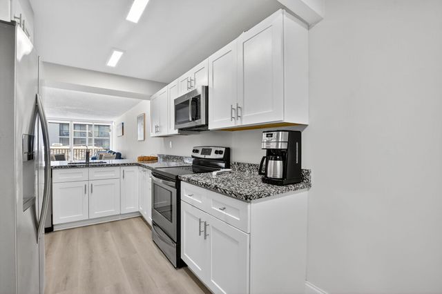 8 Royal Palm Way 107, Boca Raton, FL 33432