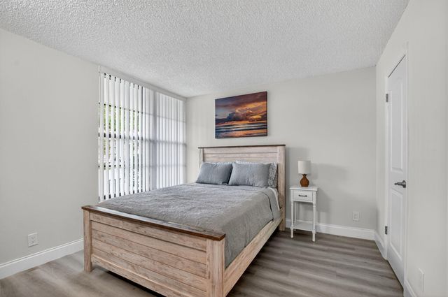 8 Royal Palm Way 107, Boca Raton, FL 33432