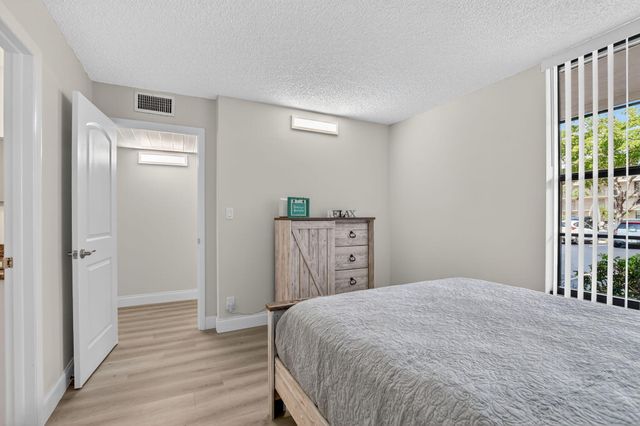 8 Royal Palm Way 107, Boca Raton, FL 33432