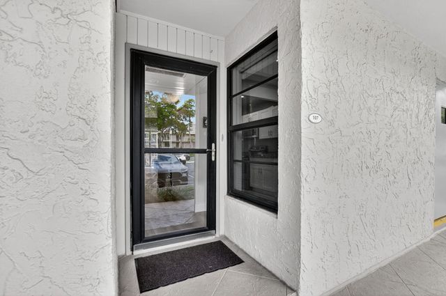8 Royal Palm Way 107, Boca Raton, FL 33432