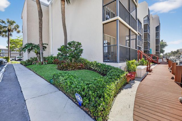 8 Royal Palm Way 107, Boca Raton, FL 33432