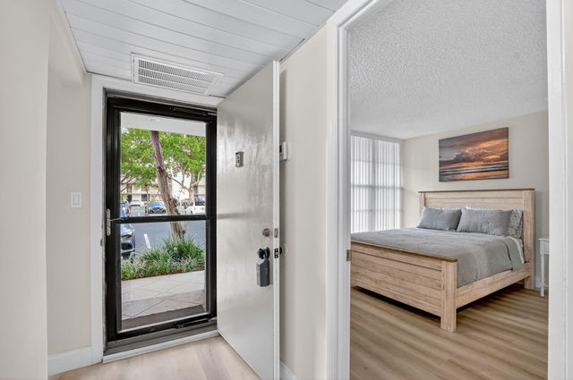 8 Royal Palm Way 107, Boca Raton, FL 33432