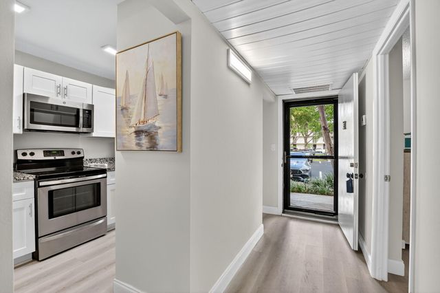 8 Royal Palm Way 107, Boca Raton, FL 33432