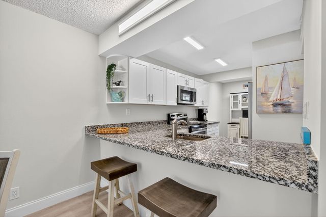 8 Royal Palm Way 107, Boca Raton, FL 33432