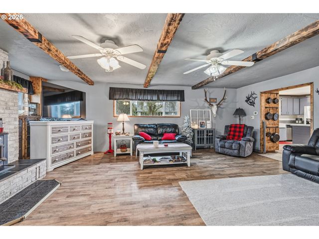 441 4TH Ave, Castle Rock, WA 98611