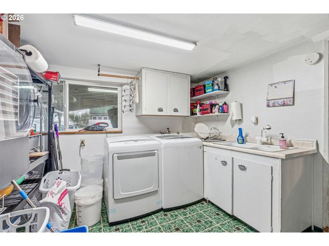441 4TH Ave, Castle Rock, WA 98611
