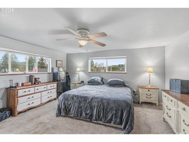 441 4TH Ave, Castle Rock, WA 98611