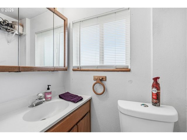 441 4TH Ave, Castle Rock, WA 98611