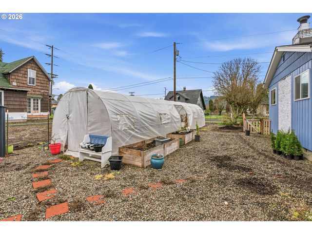 441 4TH Ave, Castle Rock, WA 98611
