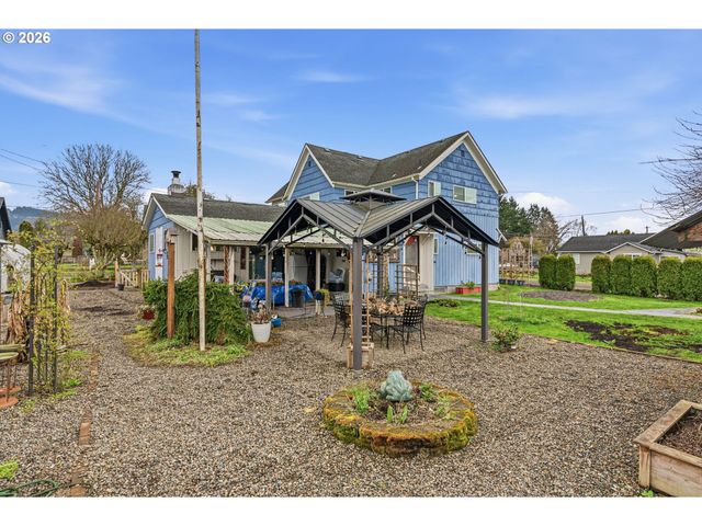 441 4TH Ave, Castle Rock, WA 98611