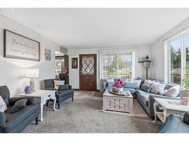 441 4TH Ave, Castle Rock, WA 98611
