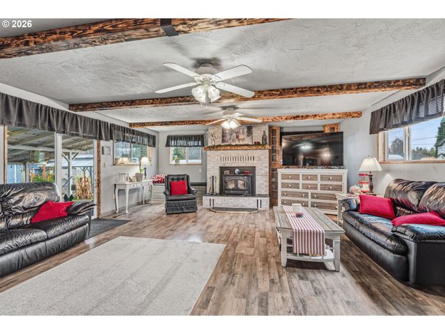 441 4TH Ave, Castle Rock, WA 98611