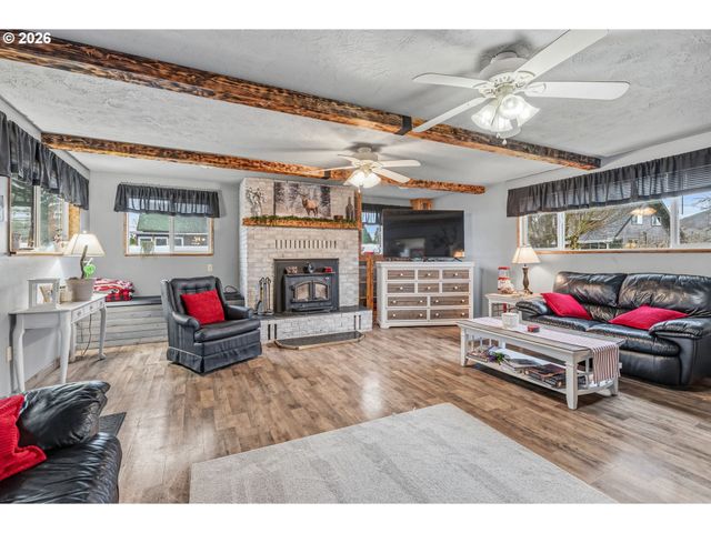 441 4TH Ave, Castle Rock, WA 98611