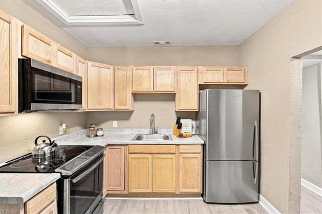 1027 31st ST, Newport News, VA 23607