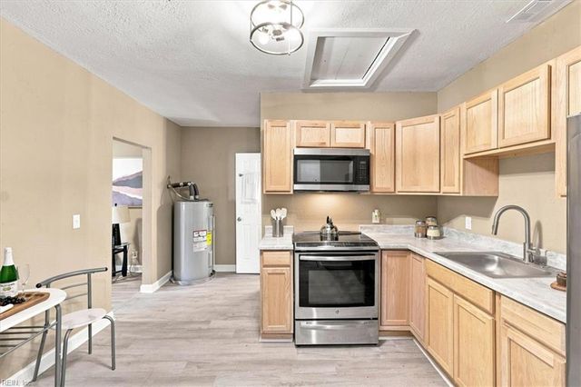 1027 31st ST, Newport News, VA 23607