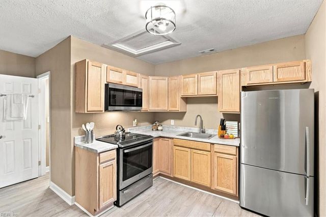 1027 31st ST, Newport News, VA 23607