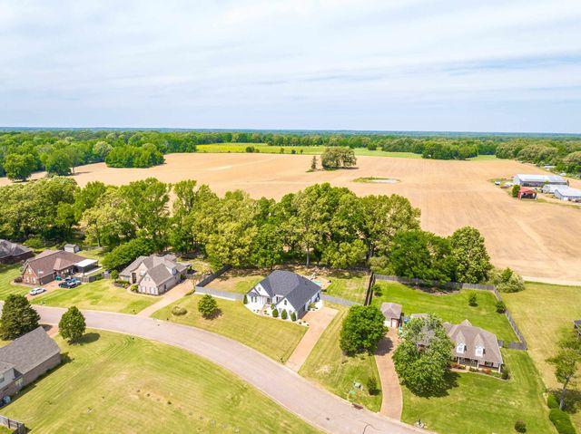 50 BLACKHILL DR, Oakland, TN 38060