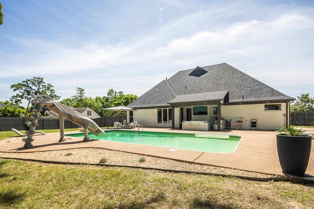 50 BLACKHILL DR, Oakland, TN 38060