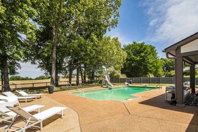 50 BLACKHILL DR, Oakland, TN 38060