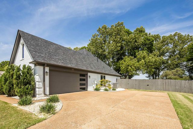 50 BLACKHILL DR, Oakland, TN 38060