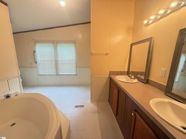 718 S Stockton Road, Fountain Inn, SC 29644