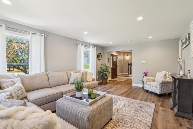 911 Fawn Court, Wisconsin Dells, WI 53965