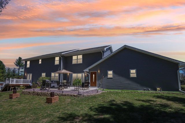 911 Fawn Court, Wisconsin Dells, WI 53965