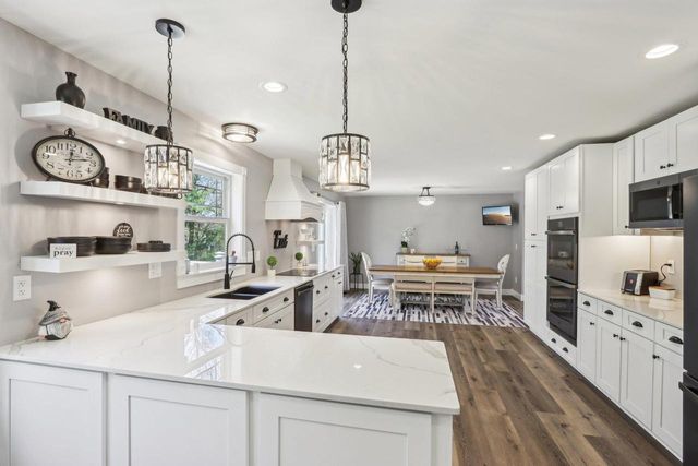 911 Fawn Court, Wisconsin Dells, WI 53965