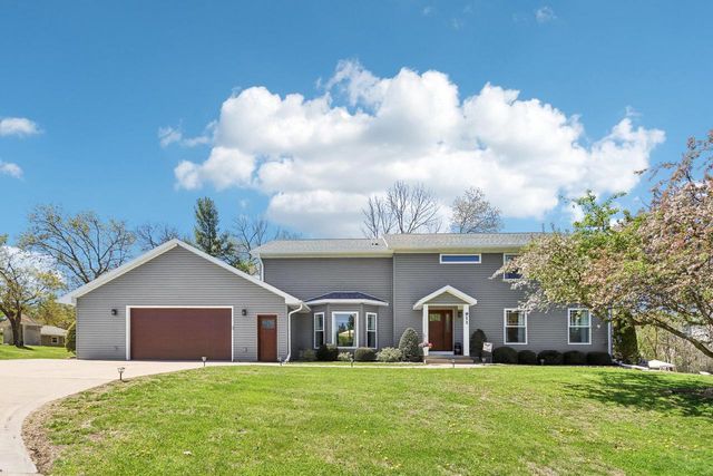 911 Fawn Court, Wisconsin Dells, WI 53965