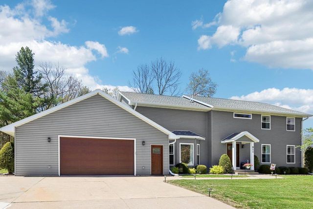 911 Fawn Court, Wisconsin Dells, WI 53965