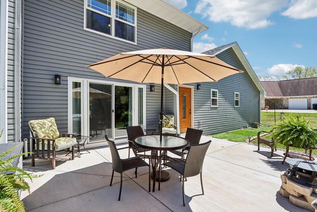 911 Fawn Court, Wisconsin Dells, WI 53965