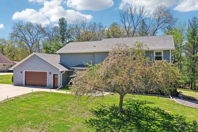 911 Fawn Court, Wisconsin Dells, WI 53965