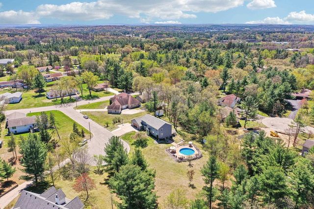 911 Fawn Court, Wisconsin Dells, WI 53965