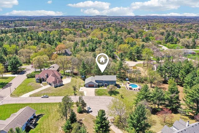 911 Fawn Court, Wisconsin Dells, WI 53965