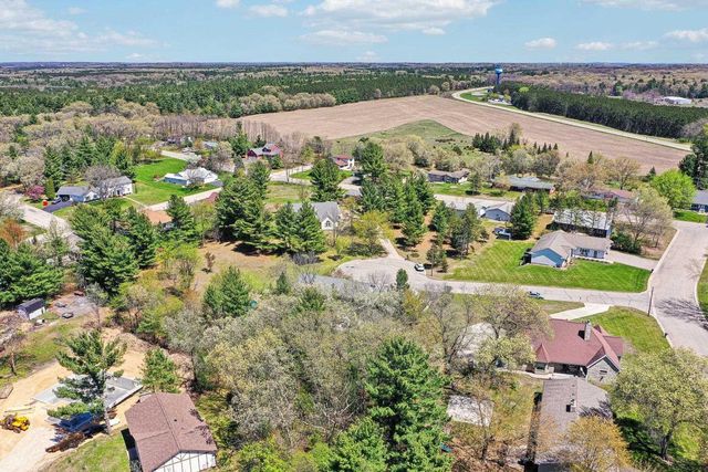 911 Fawn Court, Wisconsin Dells, WI 53965