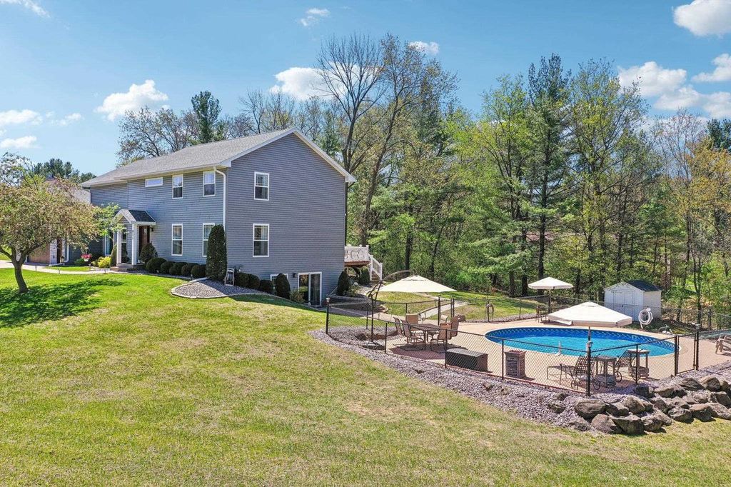 911 Fawn Court, Wisconsin Dells, WI 53965