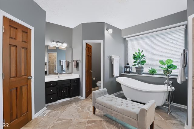 7228 Oak Cove Lane, Noblesville, IN 46062