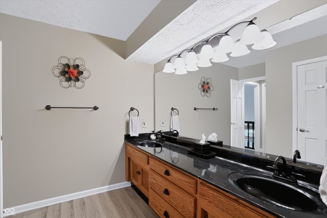 7228 Oak Cove Lane, Noblesville, IN 46062